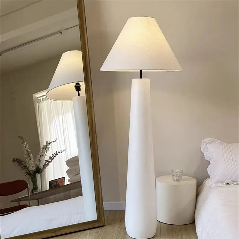Wabi Sabi White Mushroom Stand - Resin Art Floor Design recension och pris